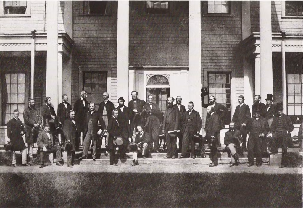  Đạo luật Hiến pháp năm 1867: Đây là bước ngoặt lớn, khi Canada trở thành một liên bang tự trị trong Đế quốc Anh với tên gọi "Dominion of Canada". Ảnh: Pinterest.