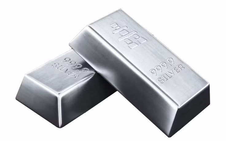  1. Một trong những kim loại quý hiếm. Bạc là một trong những kim loại quý và được con người sử dụng từ thời cổ đại. Trong quá khứ, nó có giá trị cao chỉ sau vàng và đã được sử dụng trong tiền tệ, trang sức và nhiều ứng dụng khác. Ảnh: Pinterest.