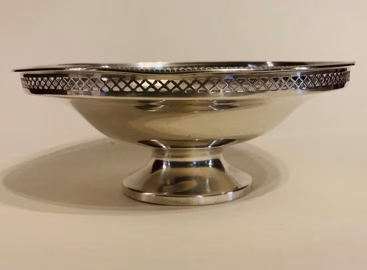  6. Bạc trong lịch sử. Con người đã sử dụng bạc từ khoảng 5000 năm trước. Người Ai Cập cổ đại, Hy Lạp và La Mã là những nền văn hóa đầu tiên khai thác bạc, thường sử dụng nó để làm tiền và đồ trang sức. Ảnh: Pinterest.