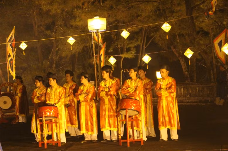 Đội chuông bát nhã.