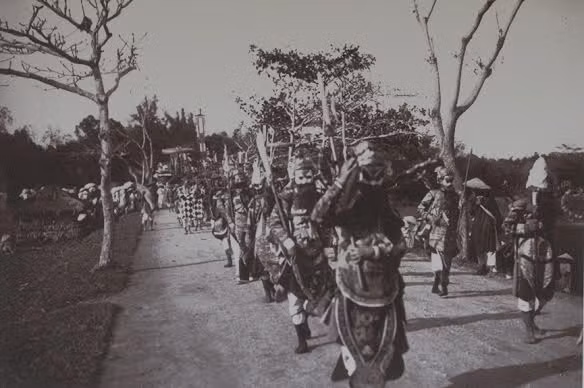 Đoàn hát trong đám tang.