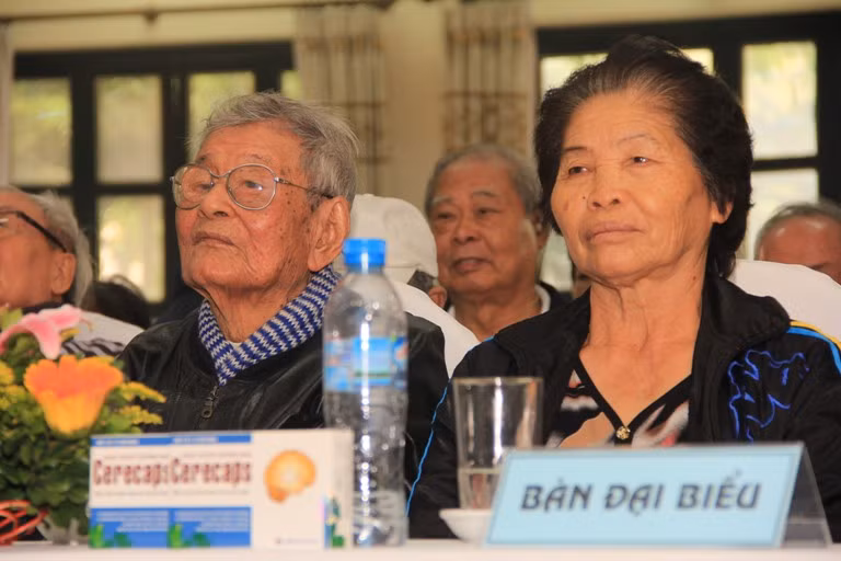 Đại biểu, khách mời về tham dự Hội thảo chăm chú lắng nghe GS.TS Nguyễn Minh Hiện thuyết trình.