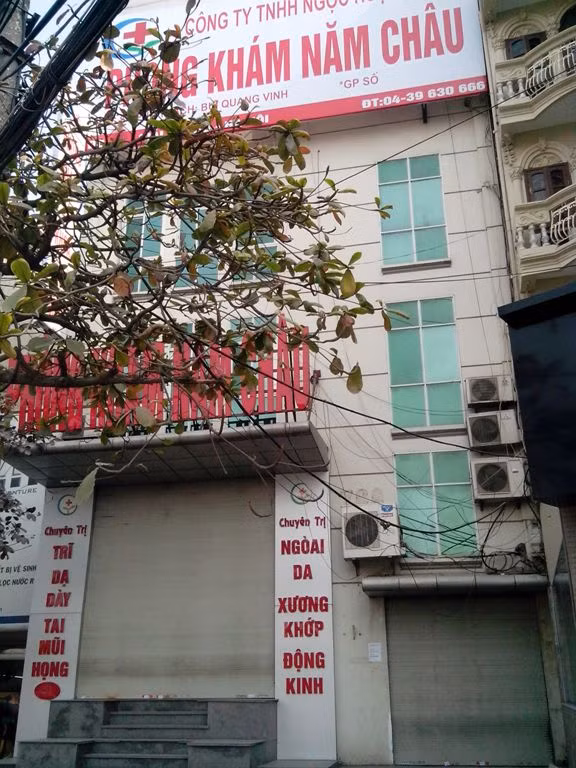 Theo ghi nhận của phóng viên, trưa 31/12 phòng khám Năm Châu đã chính thức đóng cửa