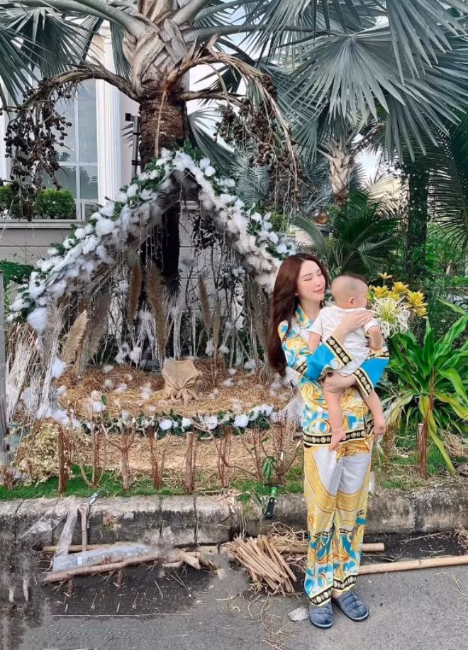 Bao Thy gay choang vang voi phan trang tri Giang sinh-Hinh-4