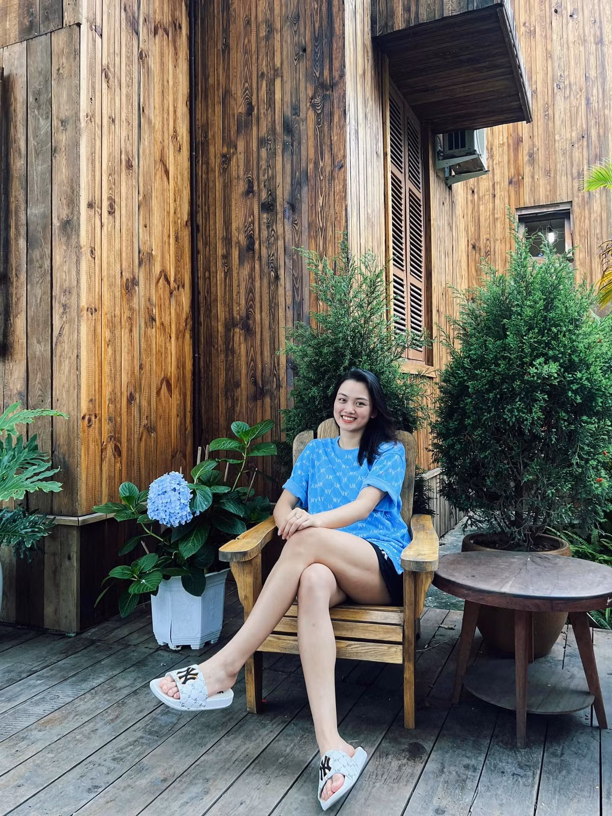 Hoa khoi bong chuyen Thu Hoai voi ao linh cuc xinh-Hinh-3