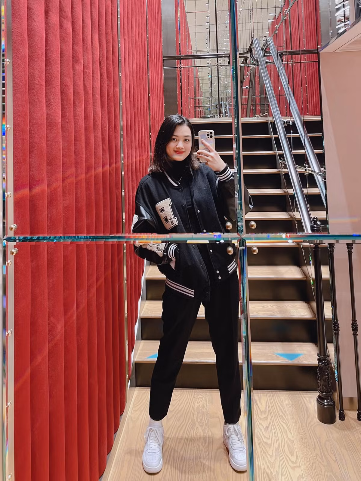 Hoa khoi bong chuyen Thu Hoai voi ao linh cuc xinh-Hinh-5