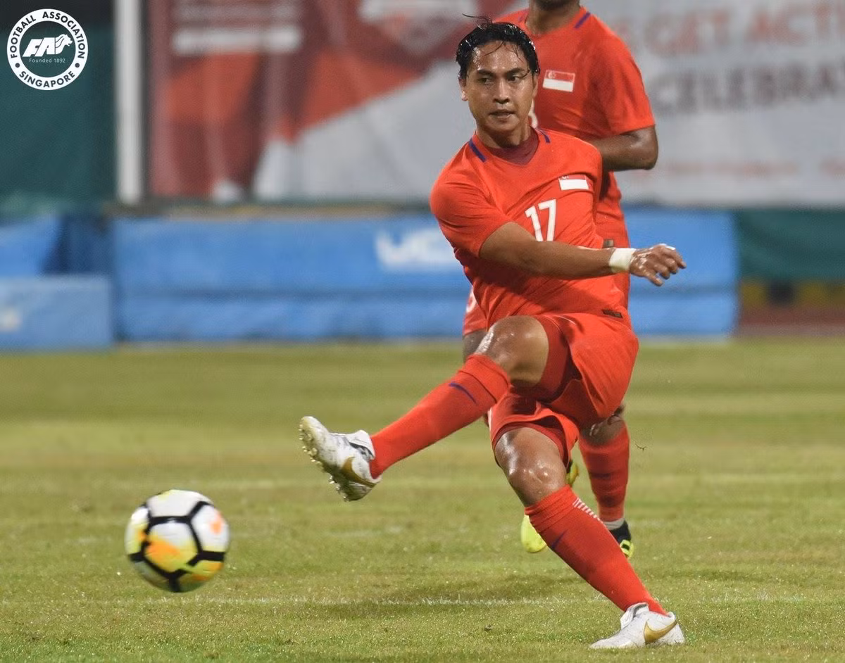 Shahril Ishak (Singapore): ĐT Singapore có lần thứ 4 vô địch AFF Cup vào năm 2012 còn Shahril Ishak trở thành cầu thủ thứ 3 của đảo quốc sư tử giành danh hiệu Cầu thủ hay nhất giải. Năm đó, Shahril Ishak ghi 4 bàn thắng, chỉ xếp sau Teerasil Dangda (5 bàn) trong danh sách ghi bàn của giải.