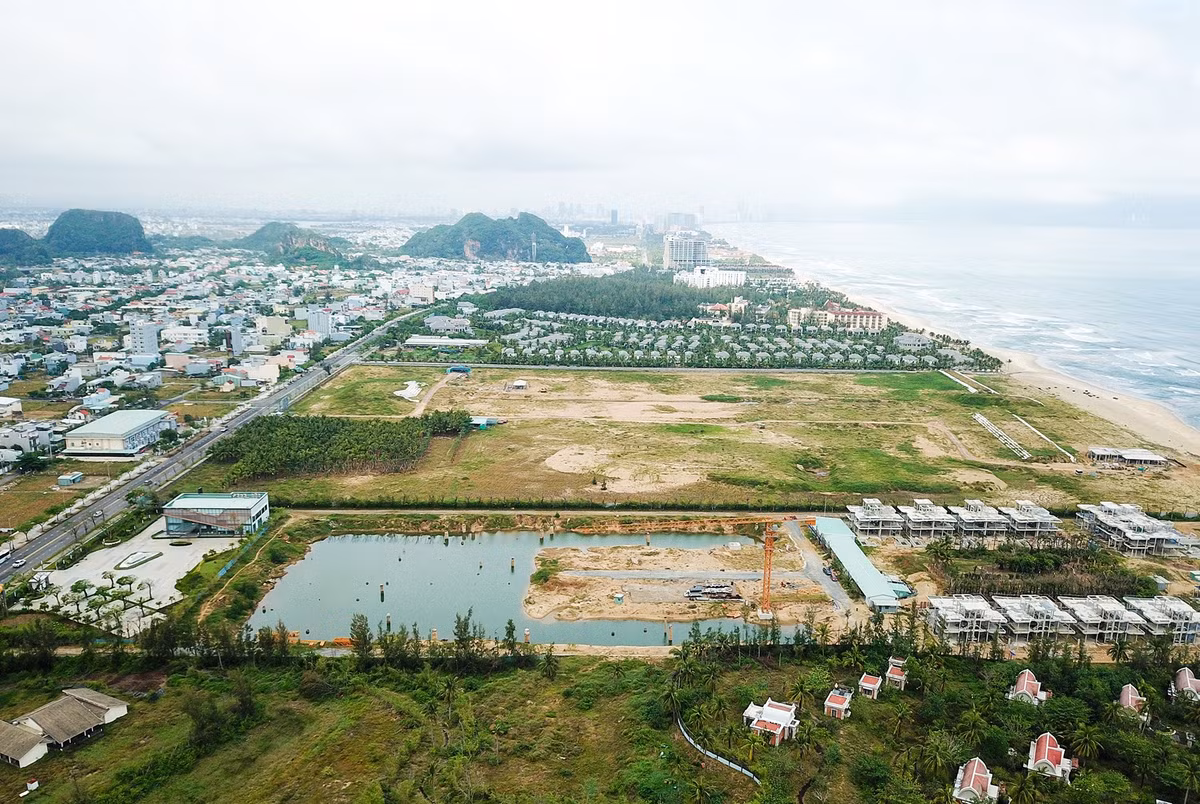 Hang loat biet thu, resort bo hoang o ven bien Da Nang-Hinh-11