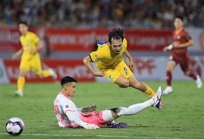 V.League 2022 doan ket: Muc tieu trai nguoc... nhung than ai nay lo