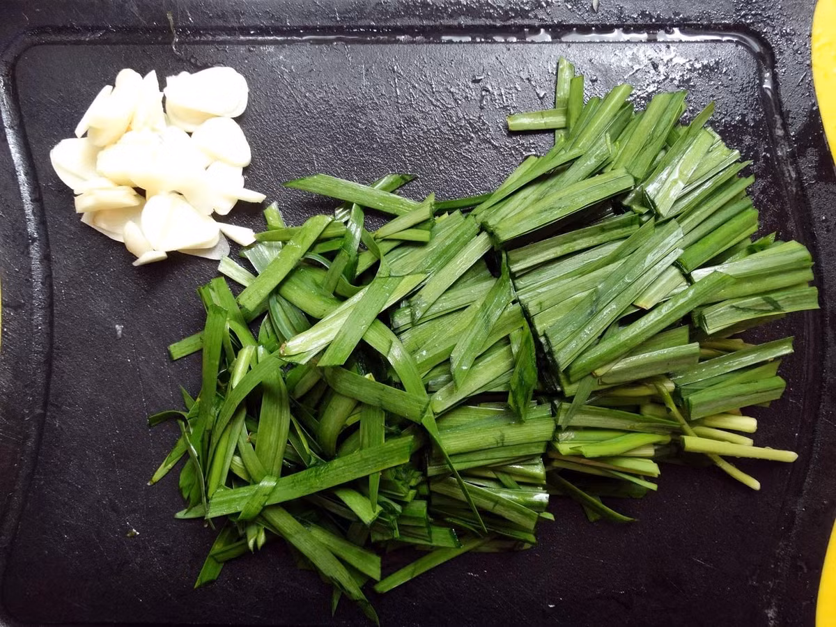 Loại rau như cỏ dại thành món bổ thận tráng dương - Hình 8 Loai rau nhu co dai thanh mon bo than trang duong-Hinh-8