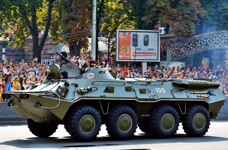 BTR-80 được nhà máy ô tô Gorky (GAZ) sản xuất từ năm 1984 nhằm thay thế cho các xe BTR-60, BTR-70 trong Hồng quân Liên Xô. Sau 1991, số BTR-80 được chia cho các nước cộng hòa thuộc Liên Xô, trong đó Ukraine nhận tổng cộng hơn 400 chiếc và hiện vẫn đóng vai trò chủ lực trong quân đội nước này (dù rằng nước này đã chế tạo được nhiều mẫu xe tiên tiến hơn).