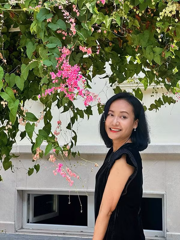 Tuy nhiên, đã hơn chục năm bên nhau, vợ chồng Hồng Ánh vẫn chưa có con chung. Hồng Ánh cho biết cô từng tìm nhiều cách để cố có con, tuy nhiên một phần do cơ địa nên mong muốn này vẫn chưa thành. Song ở tuổi 47, Hồng Ánh thay đổi cách suy nghĩ, cô muốn tận hưởng cuộc sống nhiều hơn, trân trọng từng giây phút bên chồng và người thân.