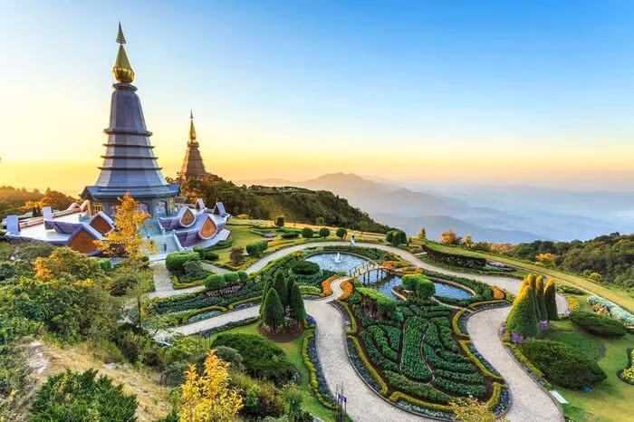 6. Thái Lan. Gây không ít bất ngờ khi là đất nước cuối cùng nằm trong danh sách này, thế nhưng, không thể phủ nhận Thái Lan là một địa điểm đẹp thích hợp để đến du lịch. Đất nước này sở hữu những bãi biển đáng mơ ước và cảnh quan núi non tuyệt vời. Và tất nhiên, ẩm thực Thái Lan là điều chúng ta không thể không trải nghiệm khi ghé thăm.