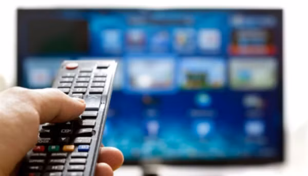Quá trình hack trên TV thông minh được đặt tên là nút đỏ tấn công (red button attack), tin tặc có thể chiếm quyền điều khiển chương trình phát sóng, truy cập vào các tài khoản kết nối internet khác nhau, bao gồm cả Facebook.