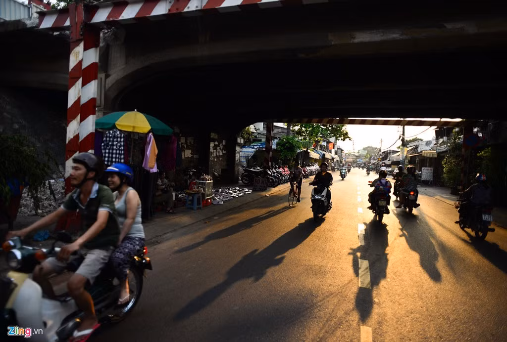 Gấp rút tháo dỡ cầu trăm tuổi ở Sài Gòn - Hình 13 Gap rut thao do cau tram tuoi o Sai Gon-Hinh-13