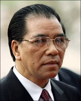 Đồng chí Nông Đức Mạnh (1940). Nguyên quán: Xã Cường Lợi, huyện Na Rì, tỉnh Bắc Kạn. Được bầu tại Đại hội Đại biểu Đảng Cộng sản Việt Nam lần thứ 9. Nhiệm kỳ: 22/4/2001 - 19/1/2011.