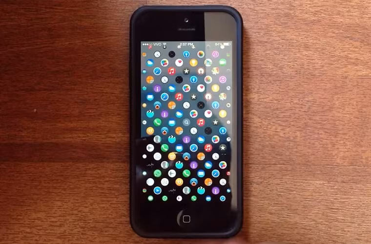 Apple còn cho thấy hệ điều hành mới trên chiếc đồng hồ thông minh của hãng. Trên hình là giao diện của hệ điều hành này trên một chiếc iPhone.