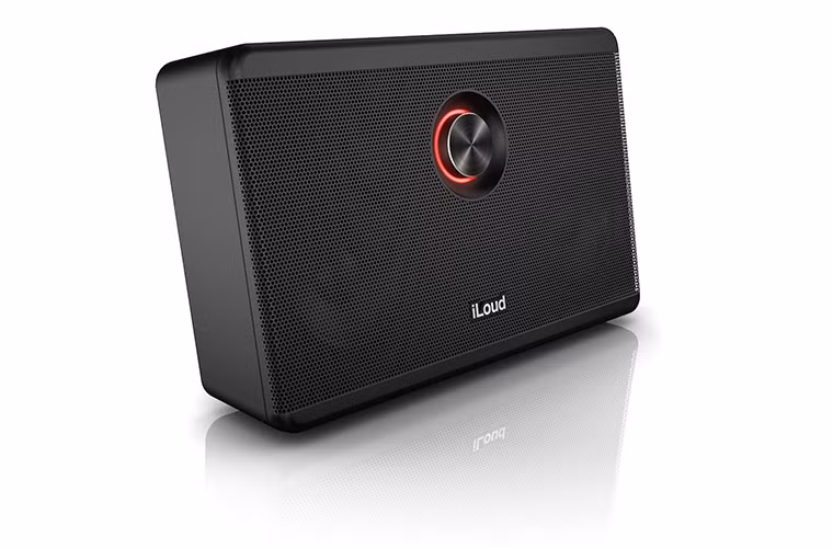 IK MULTIMEDIA ILOUD: Đây là một trong những chiếc loa không dây tốt nhất dành cho các hoạt động mang tính chuyên nghiệp hơn như đánh guitar hoặc ghi âm, với các loa trầm và loa bổng nhỏ nhưng cho chất âm hay đáng chú ý (dù chỉ phát theo một hướng duy nhất). Loa hợp để dùng trong các buổi sinh hoạt văn nghệ nhỏ, hoặc khi tụ tập cùng bạn bè (nếu dùng với ứng dụng kèm theo trên iPad). Giá bán: 299,99 USD.