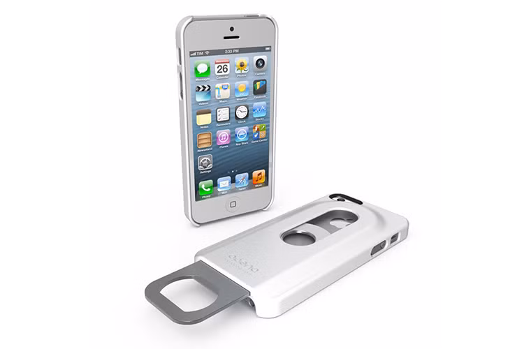 Chiếc ốp lưng cho iPhone 5 và 5S tích hợp một cái mở nắp chai, cực kỳ tiện lợi tại các bữa tiệc, cuộc nhậu. Hiện được bán 10 đô trên opencase.com.