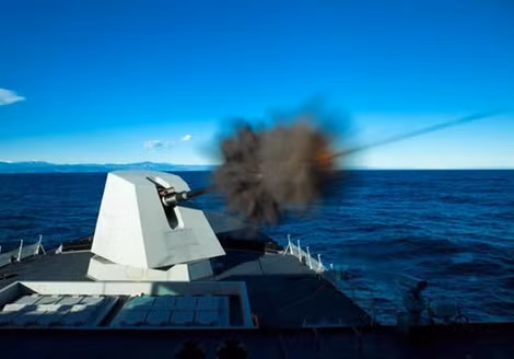 Pháo hạm 76mm trên tàu FREMM Italy khai hỏa.