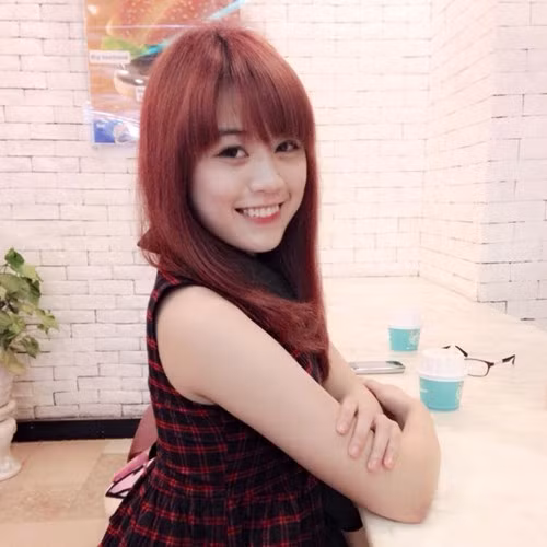Vào tháng 8/2013, Hải Băng bắt đầu kinh doanh. Ban đầu, bằng rao hàng qua Facebook cá nhân.