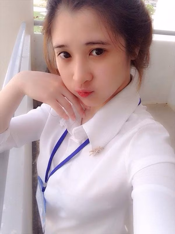 Chia sẻ về việc theo ngành Dược, Tú Nhi kể: “Hồi còn bé mình nhìn thấy các chị bán thuốc Tây thì vô cùng thích thú. Sau này lớn lên, mình vẫn giữ được đam mê ấy, gia đình cũng đồng tình và ủng hộ lựa chọn này của mình”.