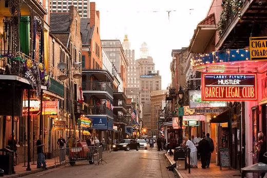  1. New Orleans, Mỹ Từ lâu New Orleans đã được xem là thành phố của quỷ satan và ma cà rồng với những hầm mộ có từ xa xưa và vẫn tồn tại đến ngày nay. Với những câu chuyện về những hiện tượng siêu nhiên và ma thuật đen, nơi này được xem là nơi “nhiều ma” nhất thế giới.