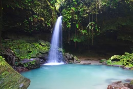 4. Dominica: Lượng khách du lịch năm 2013: 78.000. Đây có thể được xem là thiên đường nghỉ dưỡng của khu vực Caribê với những bãi cát trắng trải dài cùng những con suối thiên nhiên thơ mộng...