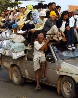 Lên xe về quê.