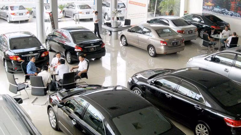 Nguoi Viet nhin an tieu 12 nam de mua mot chiec o to binh dan