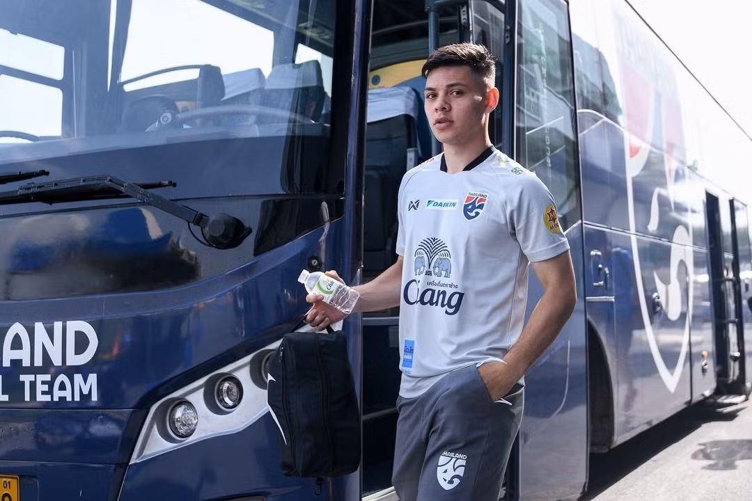 Yannick Nussbaum (sinh năm 2003) là cầu thủ trẻ nhất trong đội hình U23 Thái Lan dự VCK U23 châu Á 2022. Anh sinh ra tại Thụy Sĩ và mang nửa dòng máu Thái Lan. Nussbaum hiện chơi ở vị trí hậu vệ cho BSC Young Boys tại Giải vô địch Quốc gia Thụy Sĩ. Ảnh: @yakinussbaum.