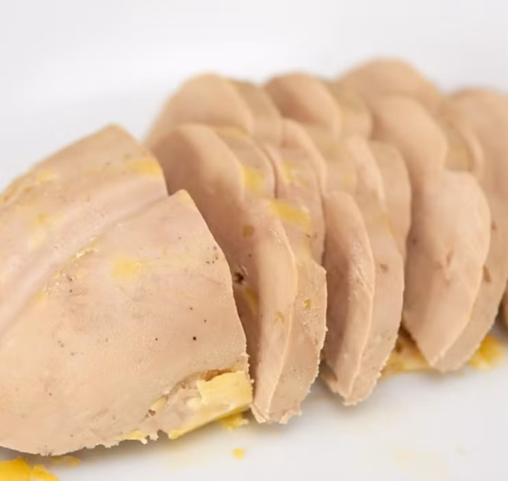 Vào năm 2019, Hội đồng lập pháp tại Mỹ đã chính thức thông qua dự luật cấm kinh doanh và buôn bán món ăn trứ danh này vì cách thức chế biến có phần... man rợ của nó.
