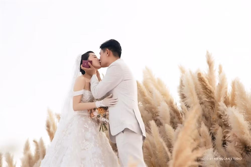 Hang loat nguoi noi tieng dang anh chong Minh Hang: Nguoi che ky, ke xoa voi