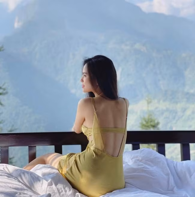 Ngoài vai trò diễn viên, "thánh nữ Mỳ Gõ" còn nhận lời chụp mẫu ảnh thời trang khi sự nghiệp lên hương.