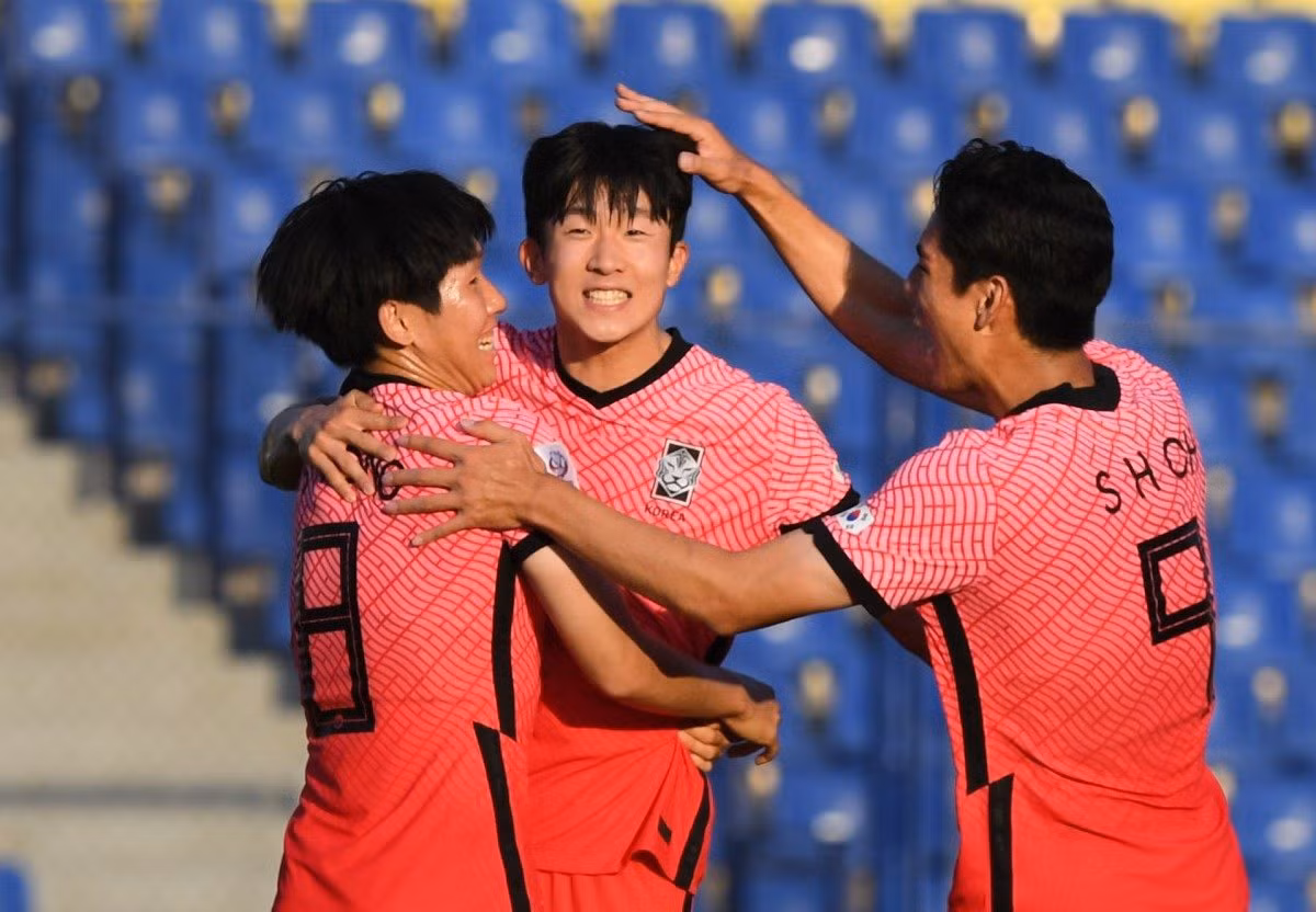 Từ một pha phá bóng lỗi của cầu thủ Thái Lan Jonathan Khemdee, Cho Young-wook chọc khe để Go Jae-hyeon thoát xuống, dứt điểm lạnh lùng mở tỷ số ở phút thứ 35. Bàn thắng này cũng ấn định tỷ số 1-0 cho trận đấu. Với kết quả này, U23 Hàn Quốc bước vào chơi tứ kết, trong khi U23 Thái Lan bị loại tại vòng bảng.