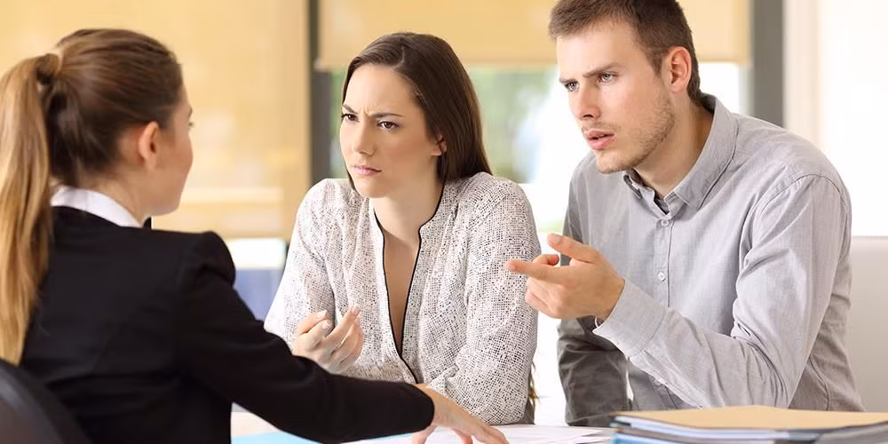 Những người luôn phàn nàn về cuộc sống sẽ dần đánh mất đi động lực trong công việc cũng như trong cuộc sống, điều này đối với bản thân và những người xung quanh chỉ có hại chứ không có lợi. Thử hỏi làm sao có thể sống tốt hơn lên được?