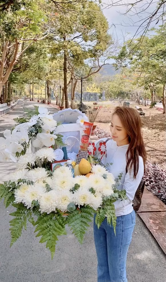 Bang chung ro muoi muoi Viet Anh va Quynh Nga di du lich chung