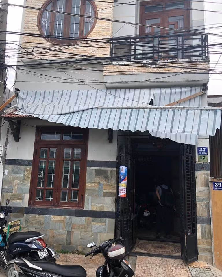 Ngoi nha toi tam 