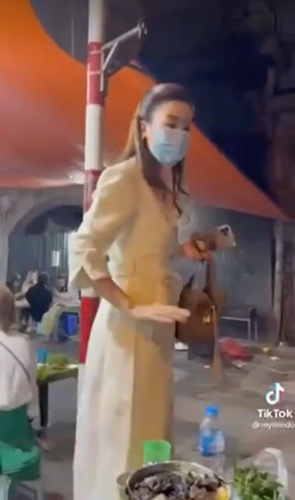 Do My Linh manh dan cong khai ban trai dua don... danh tinh moi bat ngua-Hinh-2