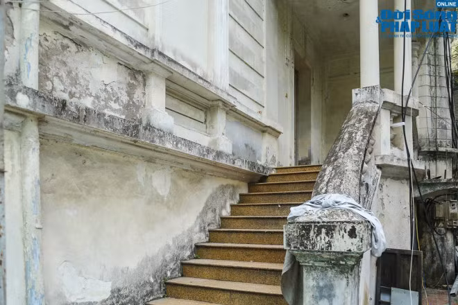 Hiện trạng những biệt thự Pháp cổ trứ danh trong lòng thủ đô Hà Nội - Hình 8 Hien trang nhung biet thu Phap co tru danh trong long thu do Ha Noi-Hinh-8