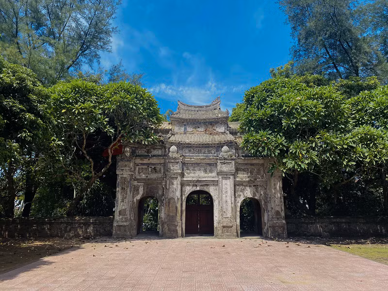 Kien truc doc dao cua ngoi co tu o Hue, gieng nuoc khong ai dam uong-Hinh-3