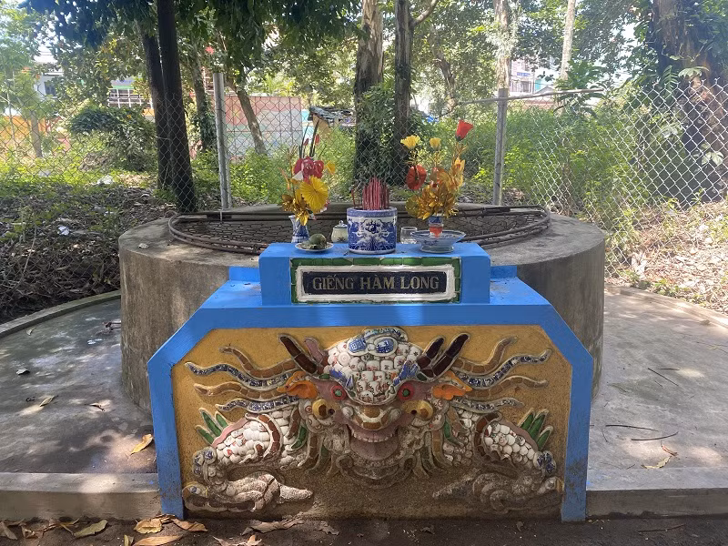 Kien truc doc dao cua ngoi co tu o Hue, gieng nuoc khong ai dam uong-Hinh-9