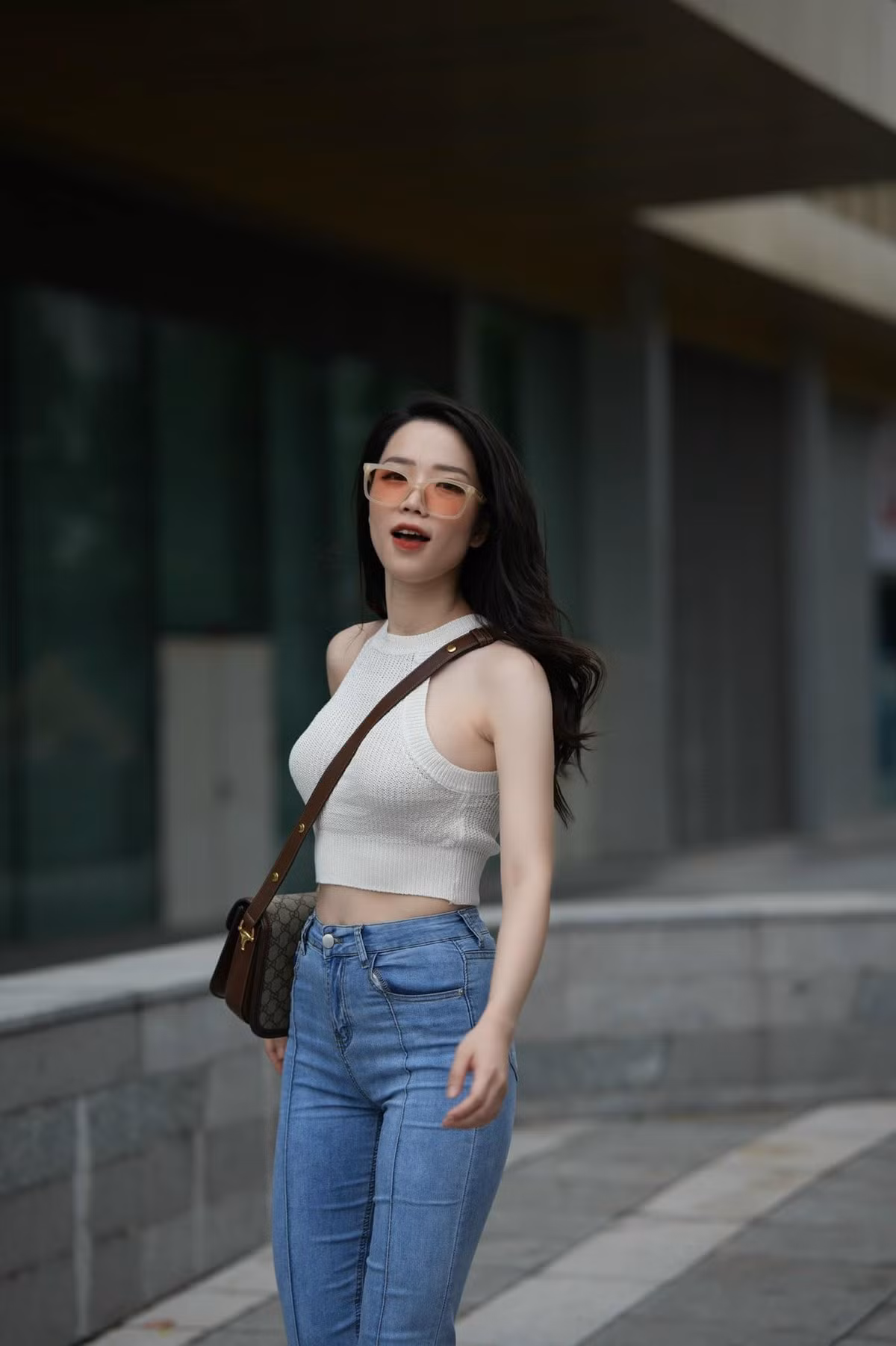 Vợ NSND Công Lý đẹp buồn, Hòa Minzy khoe vai trần gợi cảm - Hình 4 Vo NSND Cong Ly dep buon, Hoa Minzy khoe vai tran goi cam-Hinh-4