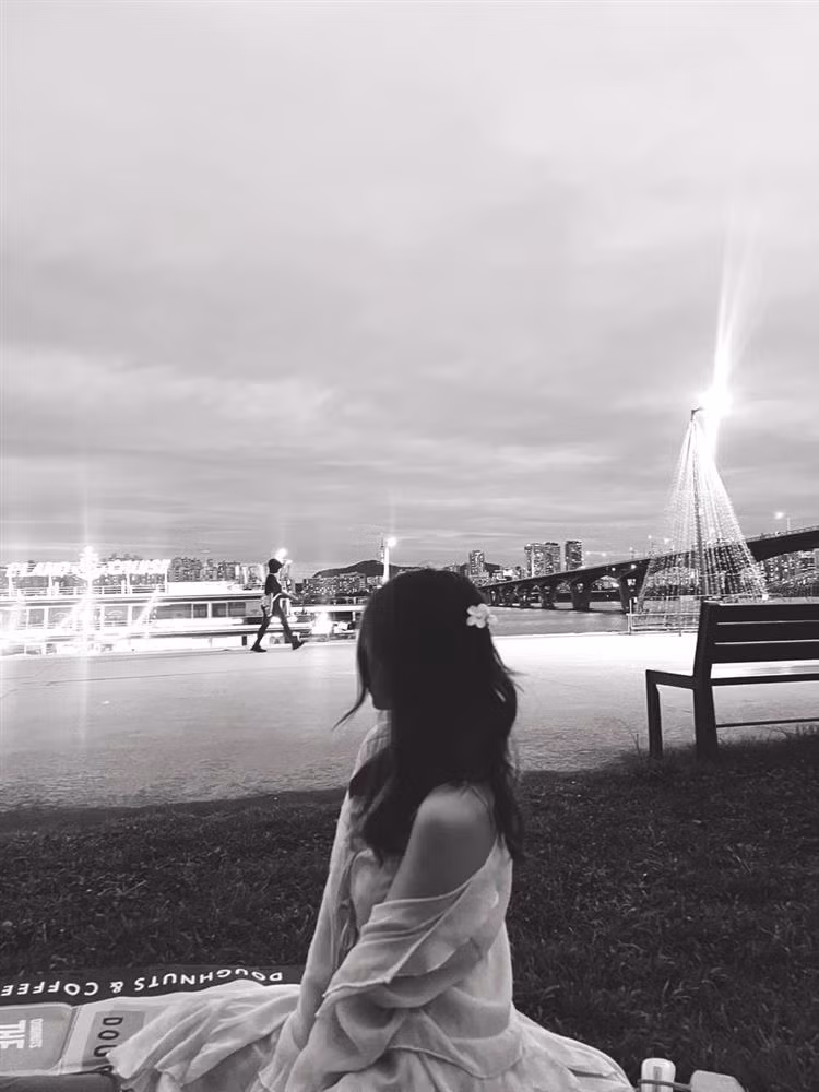 Có vẻ Hòa Minzy vẫn chưa cải thiện được nhiều chuyện cân nặng sau một thời gian dài bị fan nhắc nhở Nhiều người mong cô sớm có biện pháp tăng cân để vóc dáng đầy đặn, trông có sức sống hơn.