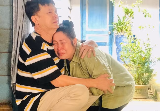 Bộ đôi nghệ sĩ gạo cội Hồng Vân và Hữu Châu diễn nhập tâm trong phim "Giấc mơ của mẹ".