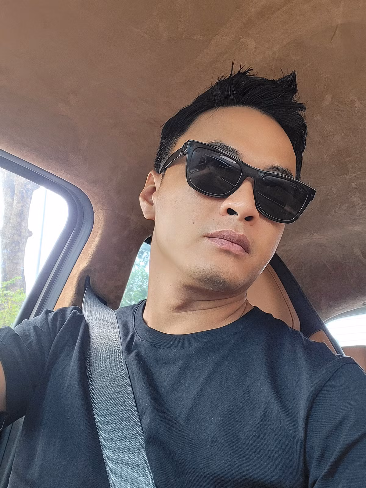 "Khi người ta đã cố tình không hiểu thì mình có nói cũng bằng thừa", diễn viên Hồng Đăng viết.