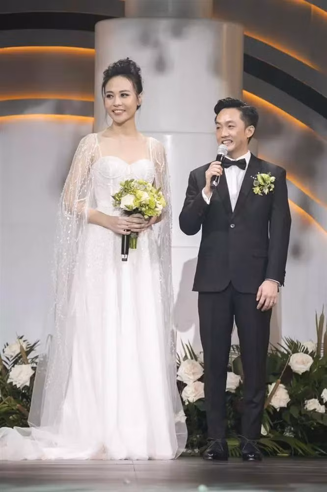 Đàm Thu Trang cao 1m76 còn Cường Đô La chỉ hơn 1m6 nên không dễ để cặp đôi này trở nên hài hòa.