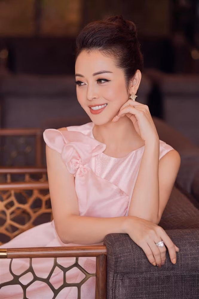 Nhan sắc xinh đẹp, trẻ trung của Jennifer Phạm.