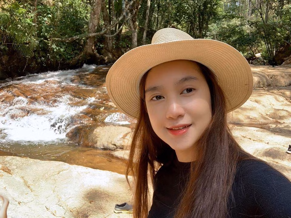 Không những là người vợ đảm đang việc nhà, chăm sóc con cái, Minh Hà còn hỗ trợ chồng trong việc sản xuất các dự án phim.