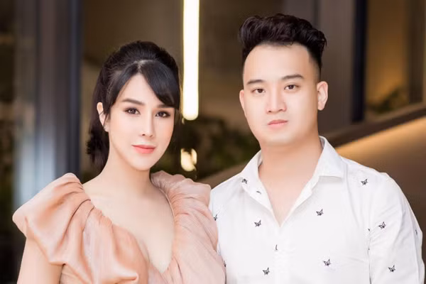 Diệp Lâm Anh sinh năm 1989 tại Hà Nội. Trước khi trở thành ca sĩ, diễn viên, cô từng có sáu năm là thành viên nhóm nhảy Big Toe. Năm 2013, cô giành quán quân chương trình Cuộc đua kỳ thú. Năm 2018, cô kết hôn với doanh nhân Nghiêm Đức ở TP HCM. Từ khi lấy chồng, cô ít hoạt động showbiz, chủ yếu kinh doanh cửa hàng trà sữa, thời trang.